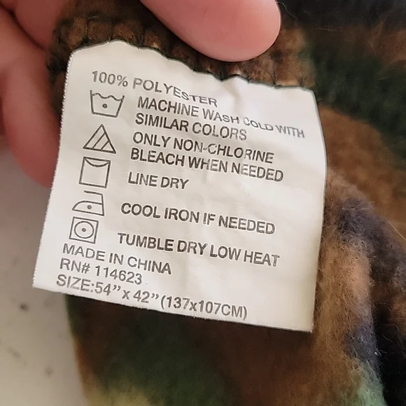 "ON TV" SNUGGIE GREEN CAMO KIDS SNUGGIE, "SNUGGIE FOR KIDS AS "SEEN ON TV FAME" - Picture 4 of 8